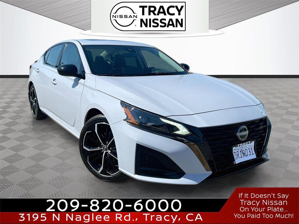 Used 2025 Nissan Altima 2.5 SR w/ SR Premium Package FWD image 1