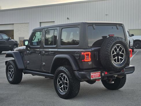 Used 2025 Jeep Wrangler Unlimited Rubicon image 4