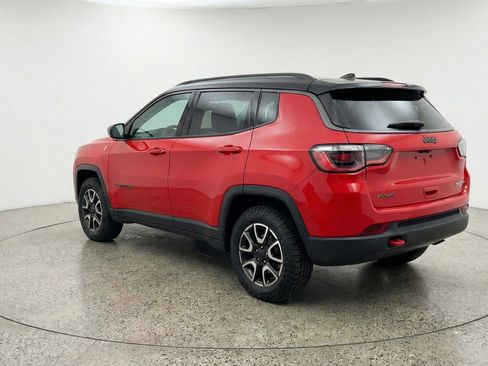 Used 2025 Jeep Compass Trailhawk AWD/4WD image 6