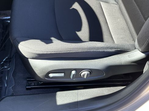 Used 2023 Chevrolet Malibu LT FWD image 17