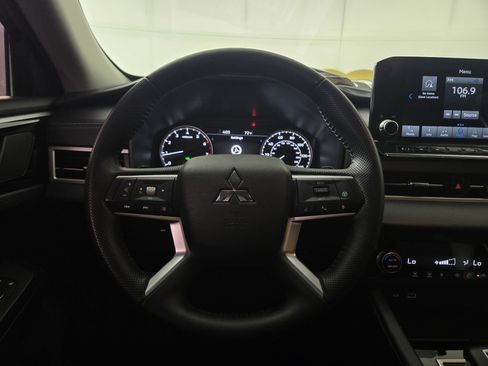 Used 2024 Mitsubishi Outlander SE Black Edition AWD/4WD image 14