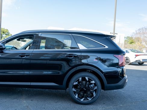 New 2026 Kia Sorento S image 5