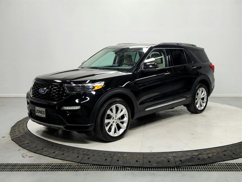 Used 2023 Ford Explorer Platinum w/ Technology Package image 3