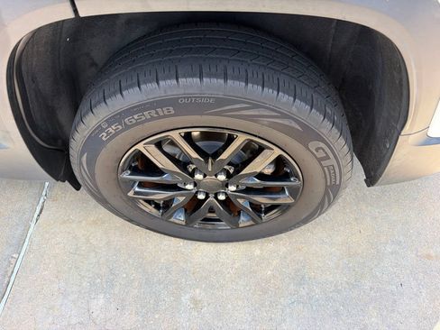 Used 2019 GMC Acadia SLT FWD image 9