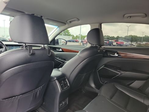Used 2019 Kia Cadenza Premium FWD image 14