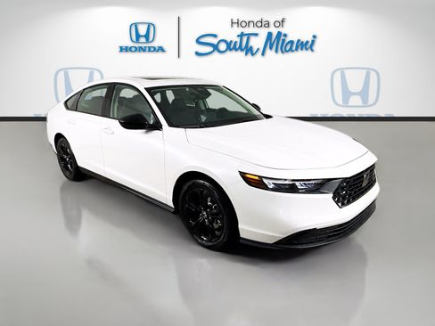 Certified 2025 Honda Accord SE image 1