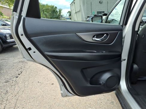 Used 2015 Nissan Rogue SV AWD/4WD image 24
