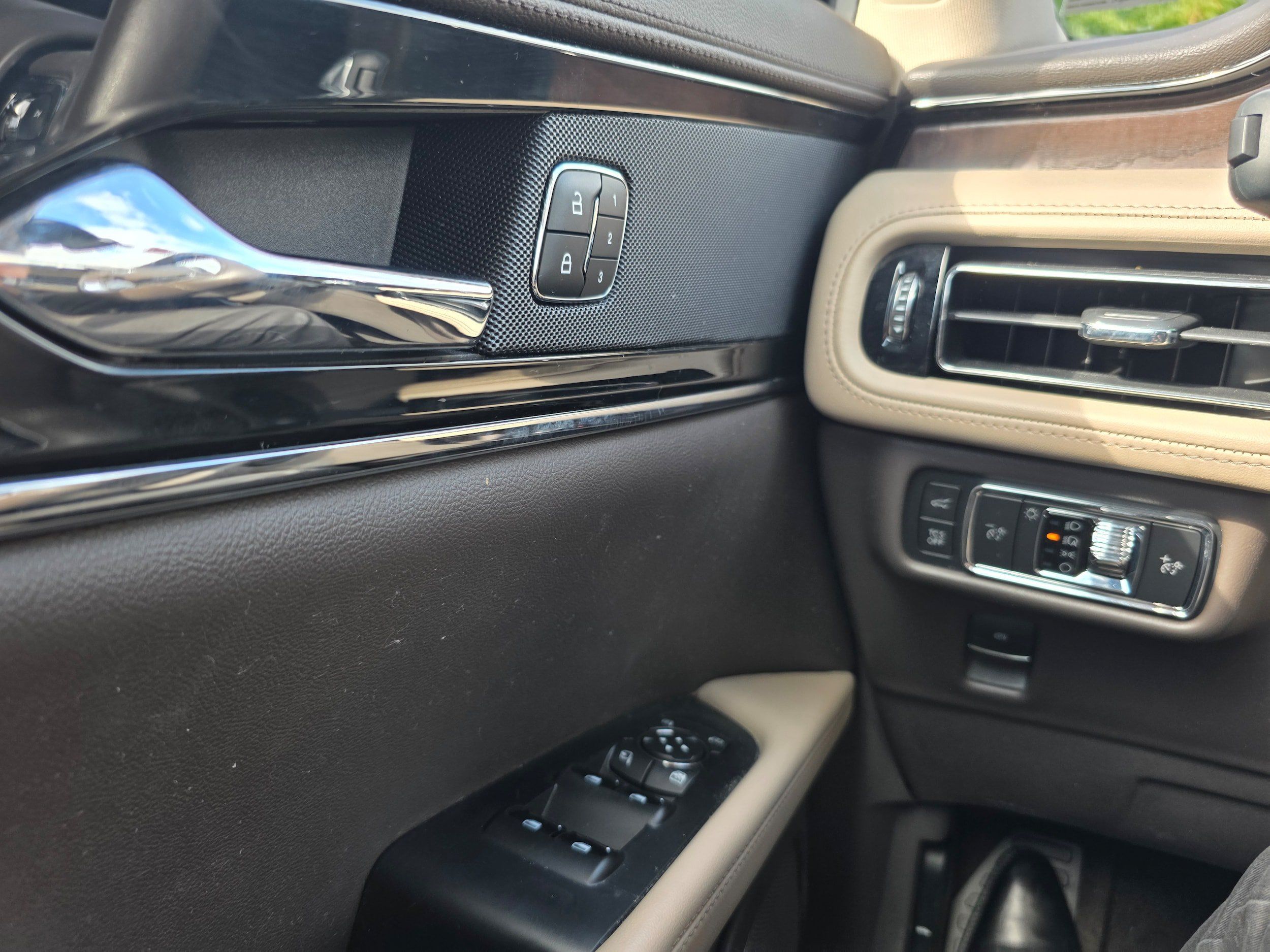 Used 2022 Lincoln Nautilus Reserve AWD/4WD image 18