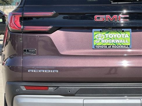 Used 2024 GMC Acadia Elevation image 5