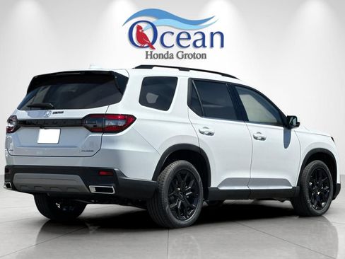 New 2025 Honda Pilot Touring image 4