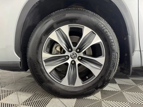 Used 2021 Toyota Highlander XLE image 46