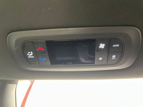 Used 2025 Chrysler Pacifica Select FWD image 22