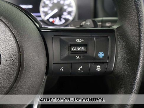 Used 2023 Nissan Rogue SV AWD/4WD image 3