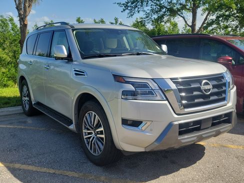 Used 2023 Nissan Armada SL w/ Captain's Chairs Package image 2