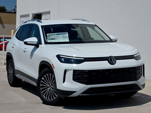 New 2025 Volkswagen Tiguan S image 2