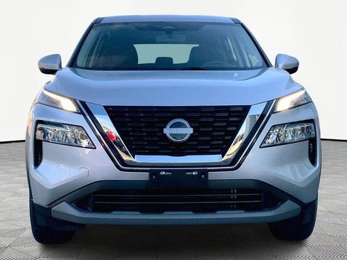 Used 2023 Nissan Rogue SV image 2