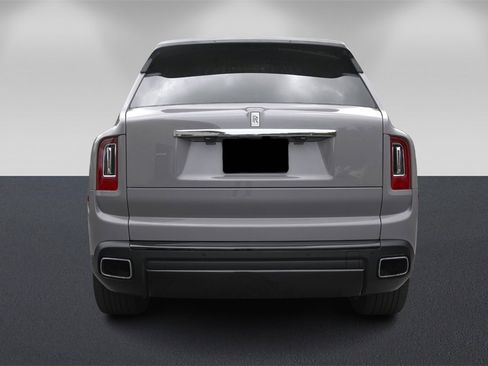 Used 2022 Rolls-Royce Cullinan w/ Dark Exterior Package image 4