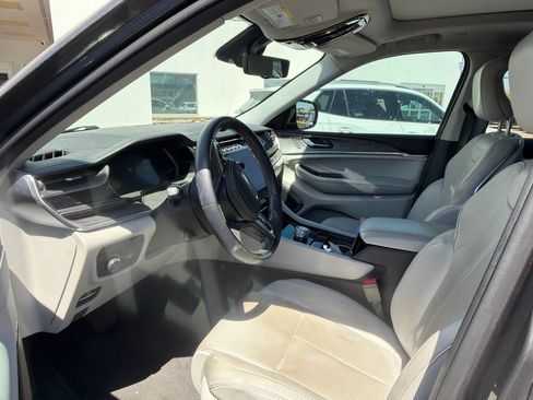 Used 2022 Jeep Grand Cherokee Overland w/ Adv Protech Group III RWD image 2