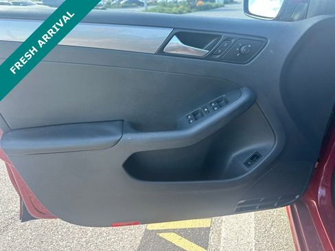 Used 2017 Volkswagen Jetta SE image 24