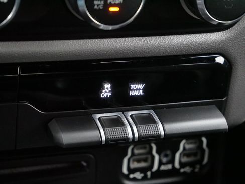 Used 2019 RAM 1500 Sport w/ Black Appearance Package image 32