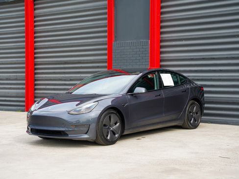 Used 2023 Tesla Model 3 Standard Range image 1
