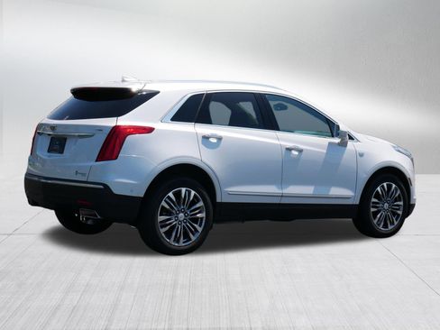 Used 2017 Cadillac XT5 Premium Luxury w/ Driver Assist Package AWD/4WD image 5