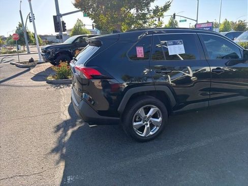 Used 2021 Toyota RAV4 XLE Premium AWD/4WD image 9