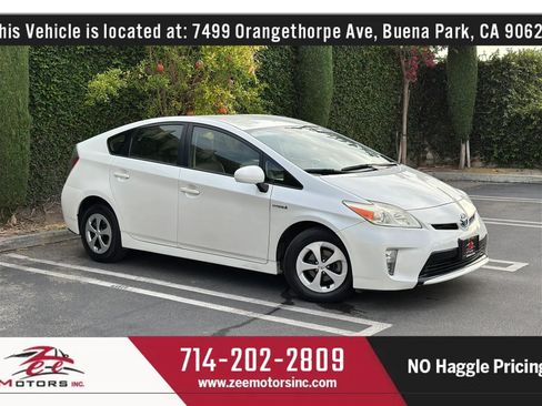 Used 2015 Toyota Prius Four FWD image 1