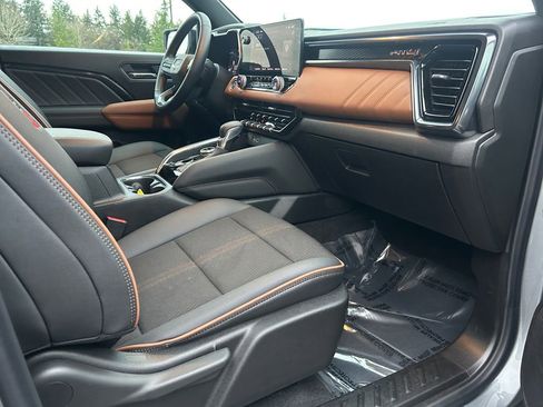 Used 2024 GMC Canyon AT4 w/ Technology Package image 26