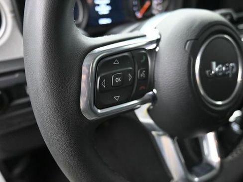 Used 2025 Jeep Wrangler Unlimited Sahara AWD/4WD image 17
