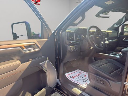 Used 2024 Chevrolet Silverado 3500 High Country w/ High Country Premium Package AWD/4WD image 5