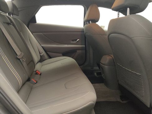 Used 2025 Hyundai Elantra SEL FWD image 19