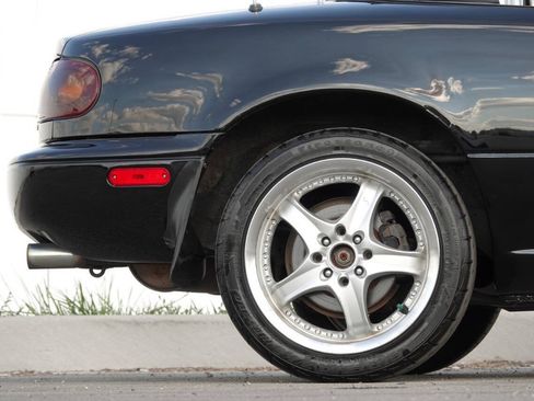 Used 1996 MAZDA MX-5 Miata RWD image 37