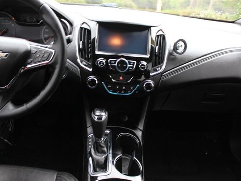 Used 2017 Chevrolet Cruze Premier FWD image 14