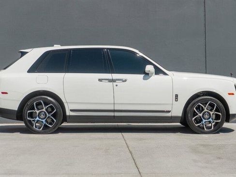 Used 2024 Rolls-Royce Cullinan Black Badge image 28