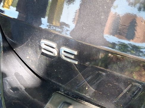 Used 2023 Volkswagen Taos SE w/ Black Wheel Package FWD image 4