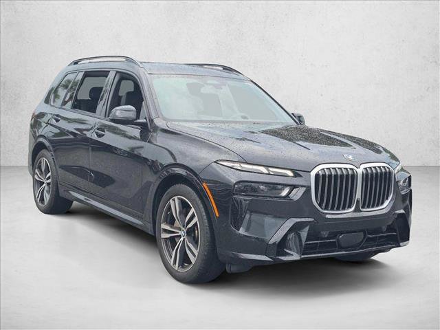 Used 2025 BMW X7 xDrive40i w/ M Sport Package AWD/4WD image 3