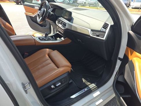 Used 2022 BMW X5 xDrive40i w/ M Sport Package AWD/4WD image 14