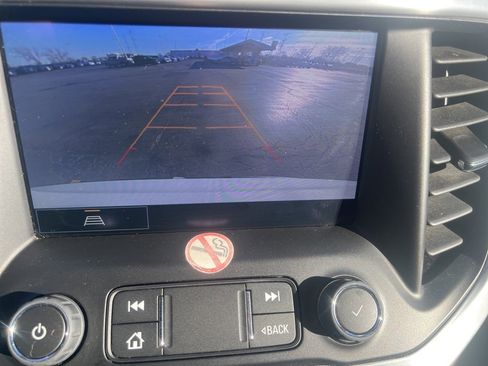 Used 2023 GMC Acadia SLT image 11