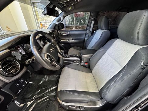 Certified 2023 Toyota Tacoma TRD Off-Road w/ Advanced Technology Package AWD/4WD image 23
