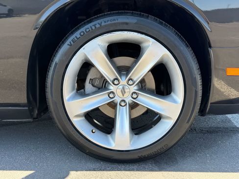 Used 2011 Dodge Challenger image 9