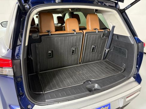 Used 2022 Nissan Pathfinder Platinum w/ Cargo Package image 39