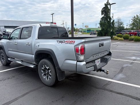Used 2023 Toyota Tacoma TRD Off-Road w/ TRD Premium Off Road Package AWD/4WD image 4