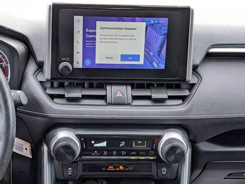 Used 2025 Toyota RAV4 LE AWD/4WD image 15