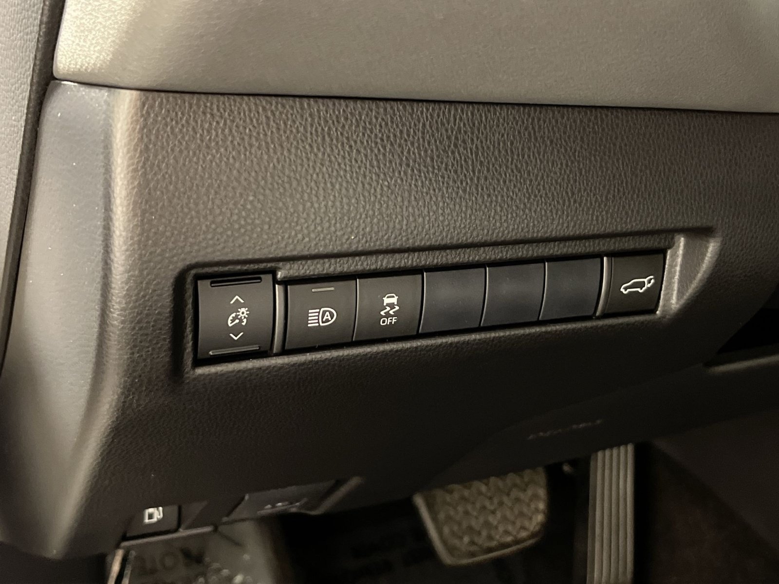 Used 2021 Toyota Venza LE w/ Carpet Mat Package (TMS) AWD/4WD image 31