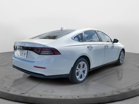 New 2025 Honda Accord LX image 4