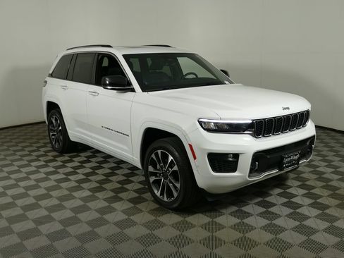 Used 2023 Jeep Grand Cherokee Overland w/ Luxury Tech Group IV AWD/4WD image 1