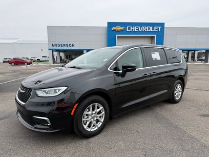 Used 2023 Chrysler Pacifica Touring-L