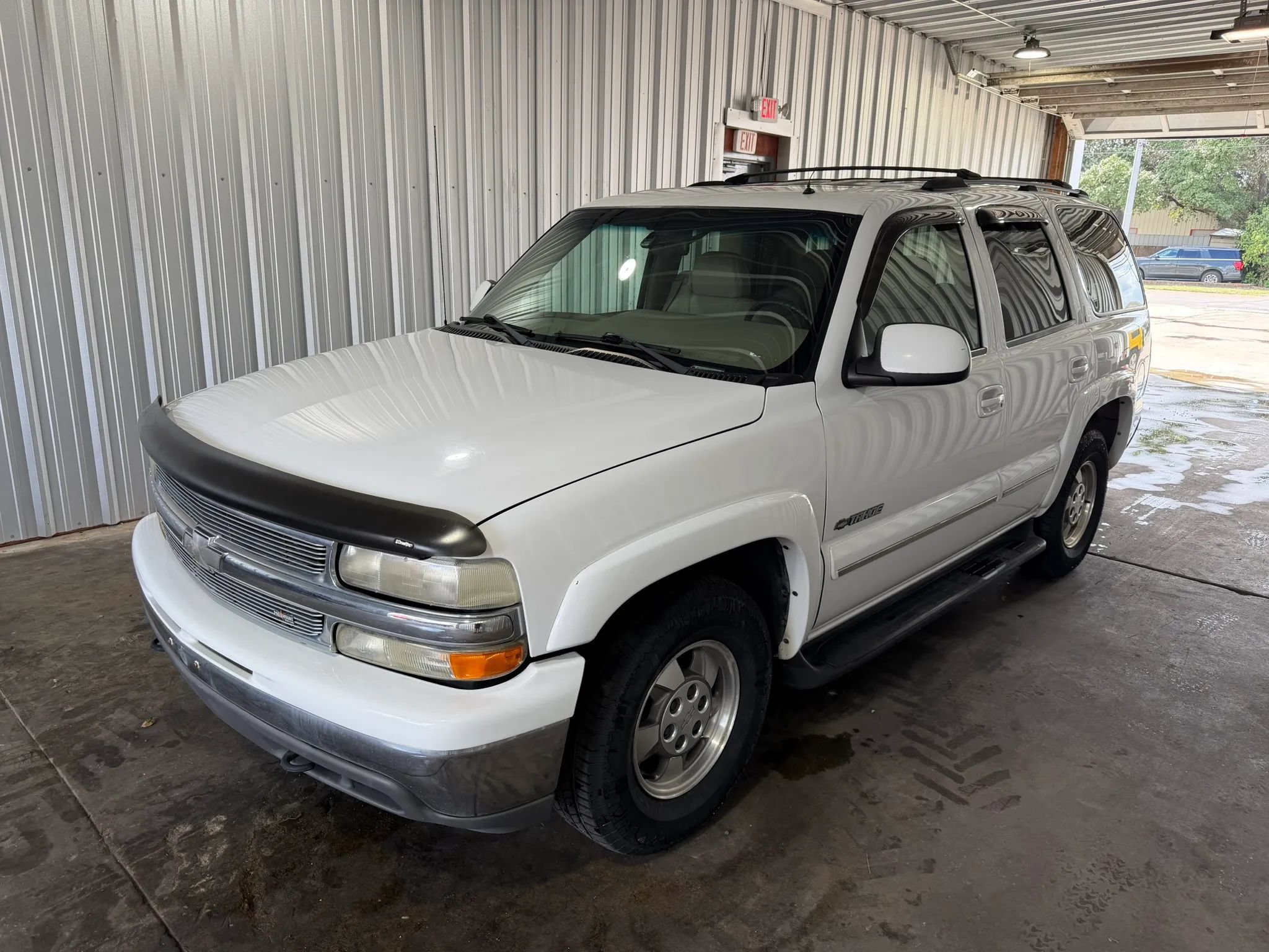 Used 2002 Chevrolet Tahoe LT RWD image 1