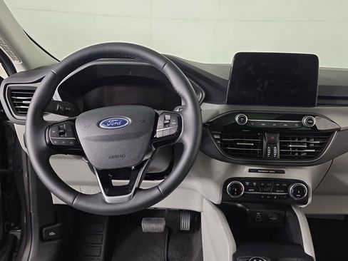 Used 2025 Ford Escape Active w/ Cold Weather Package image 9